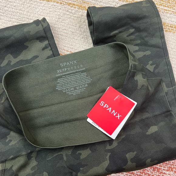 NWT SPANX Look at me now Leggings 💪🏻 - Picture 5 of 6